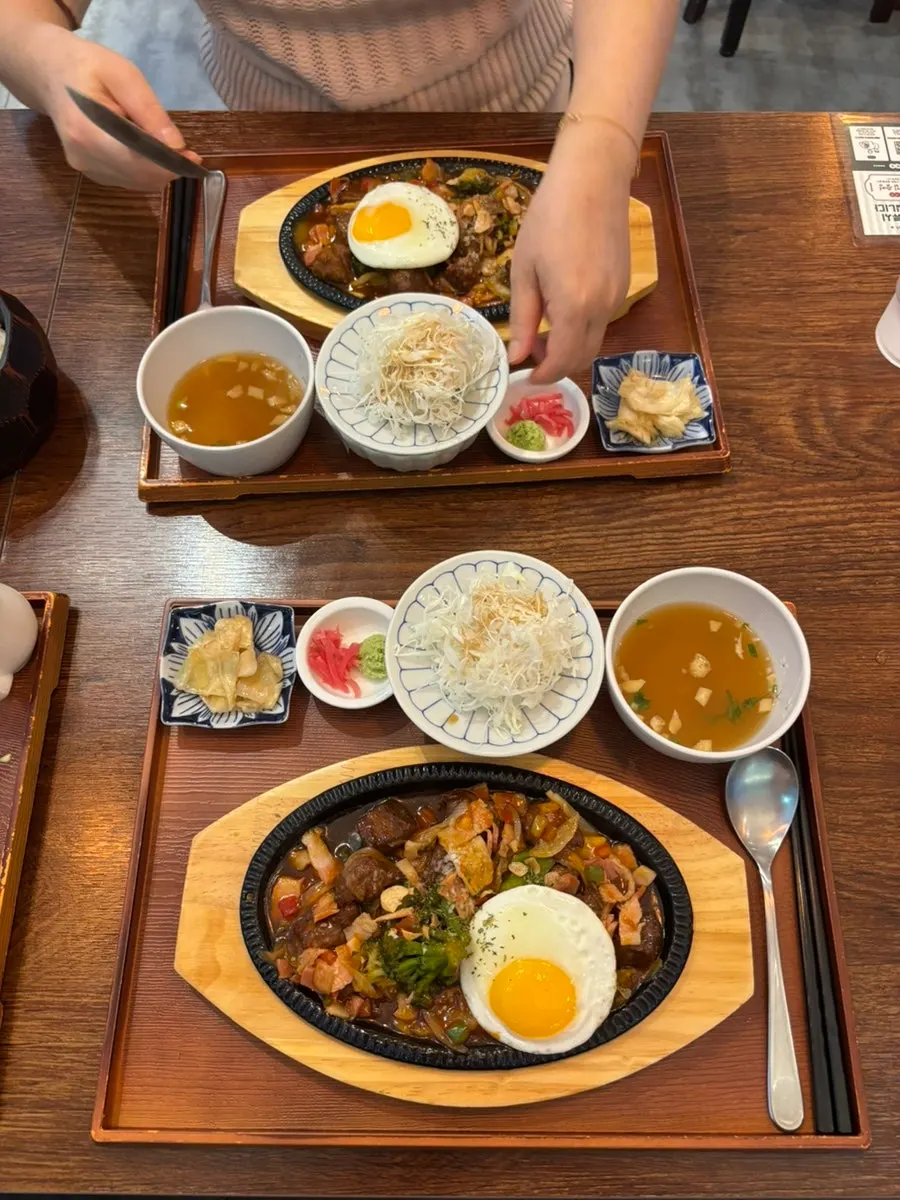 Ichigyu Wonju chapsteak served on a hot plate
