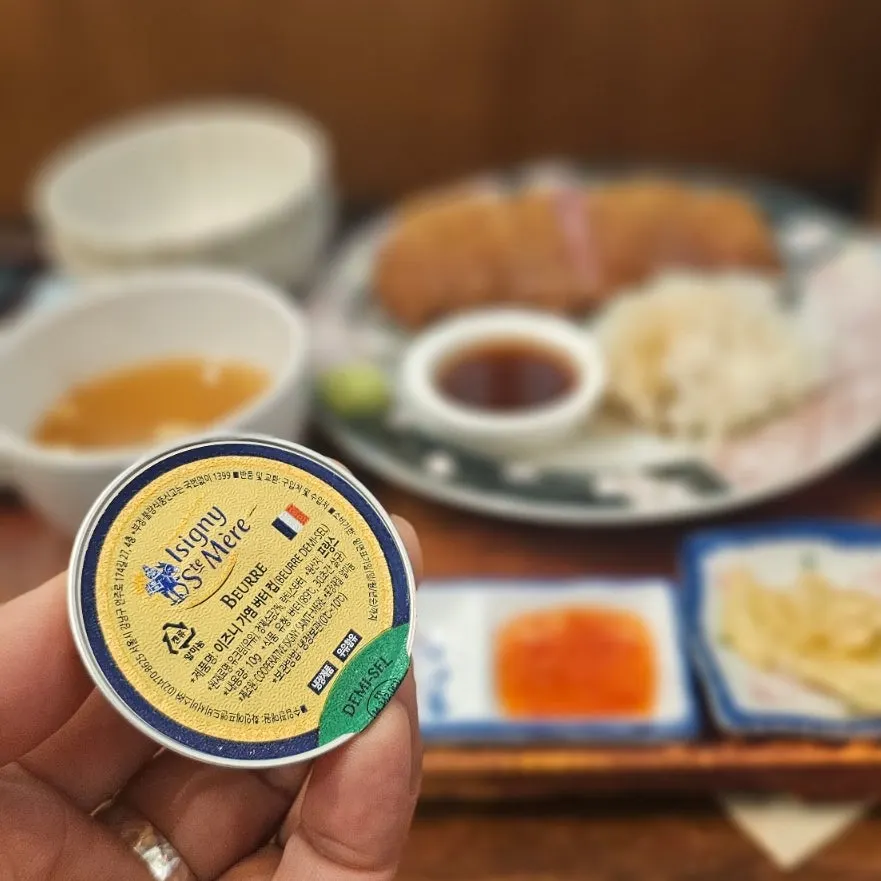 규카츠 위에 올린 이즈니버터
