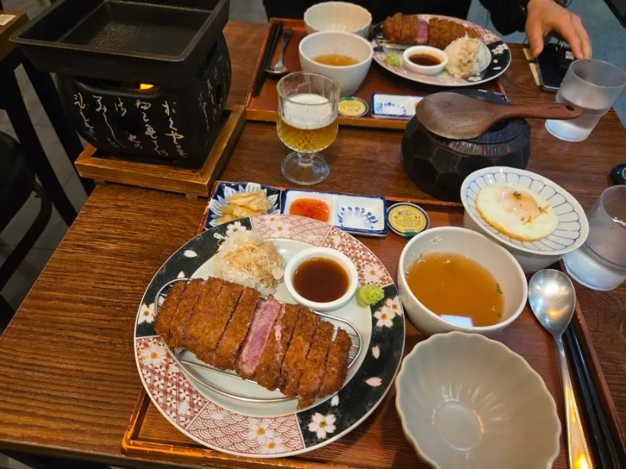 Table setting with Ichigyu Wonju gyukatsu sirloin