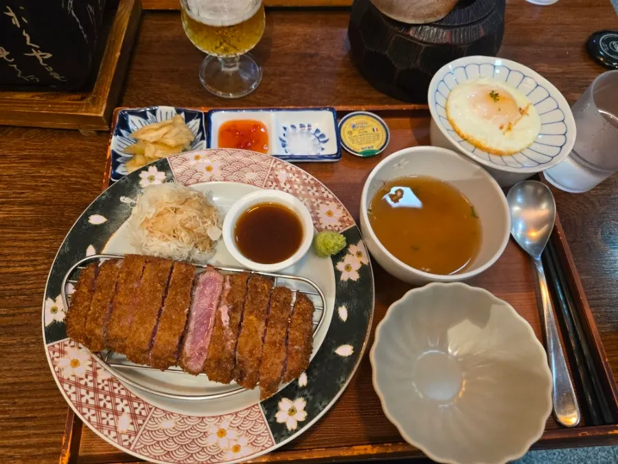 Basic table setting for the gyukatsu sirloin set
