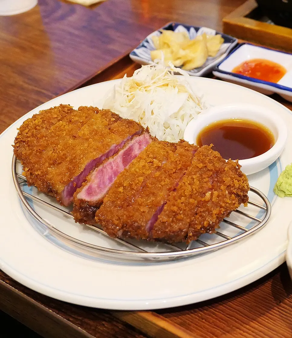 이타에 소스를 곁들인 채끝 규카츠