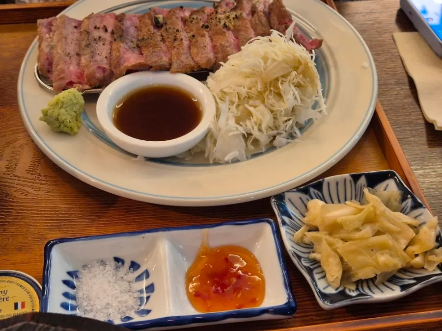 The steak set spread that arrived first