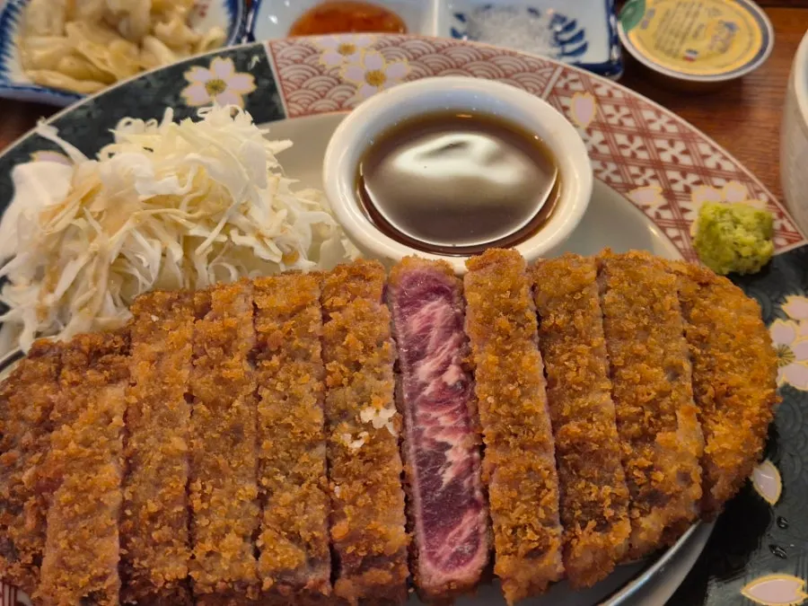 Sirloin steak sliced into bite-sized pieces