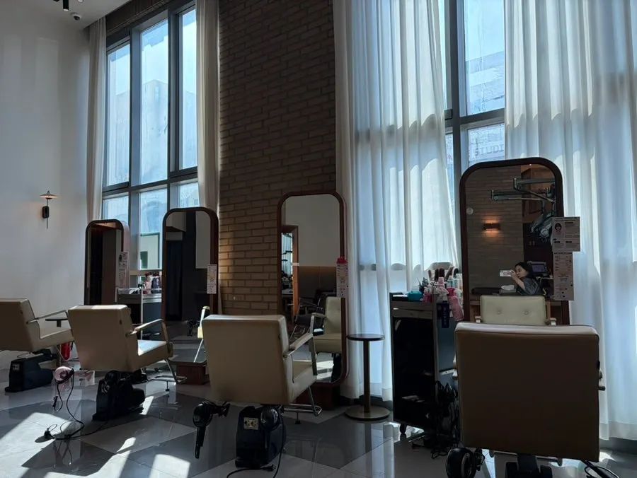 Bright waiting seats inside the hair salon