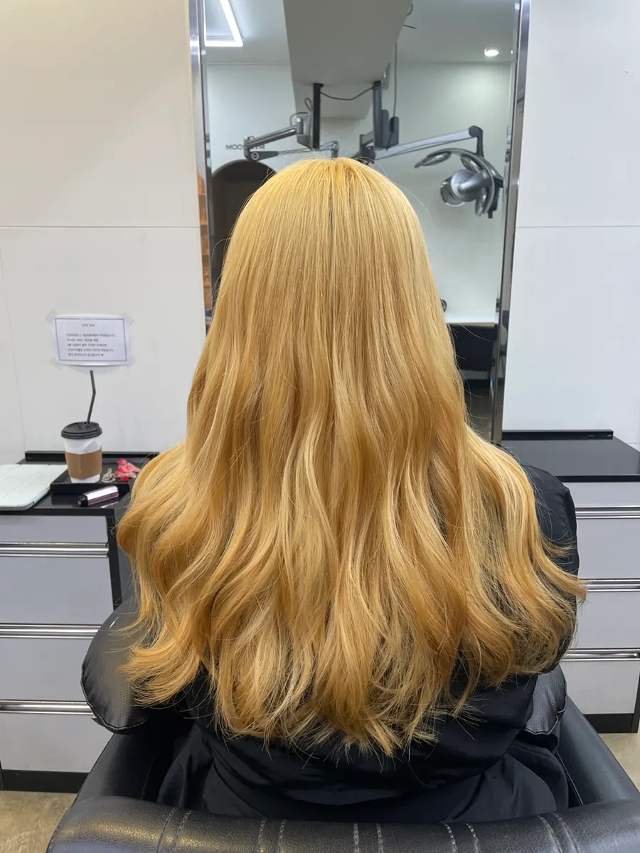 3차 탈색 후 완성된 긴머리 탈색 색감