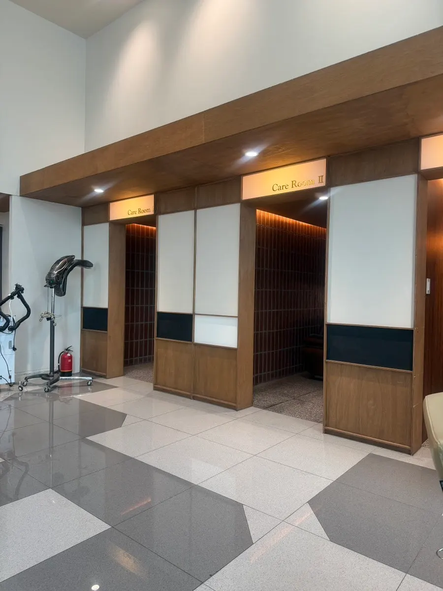 Service seating area at ID Hair Jeonju Hyeoksin Branch