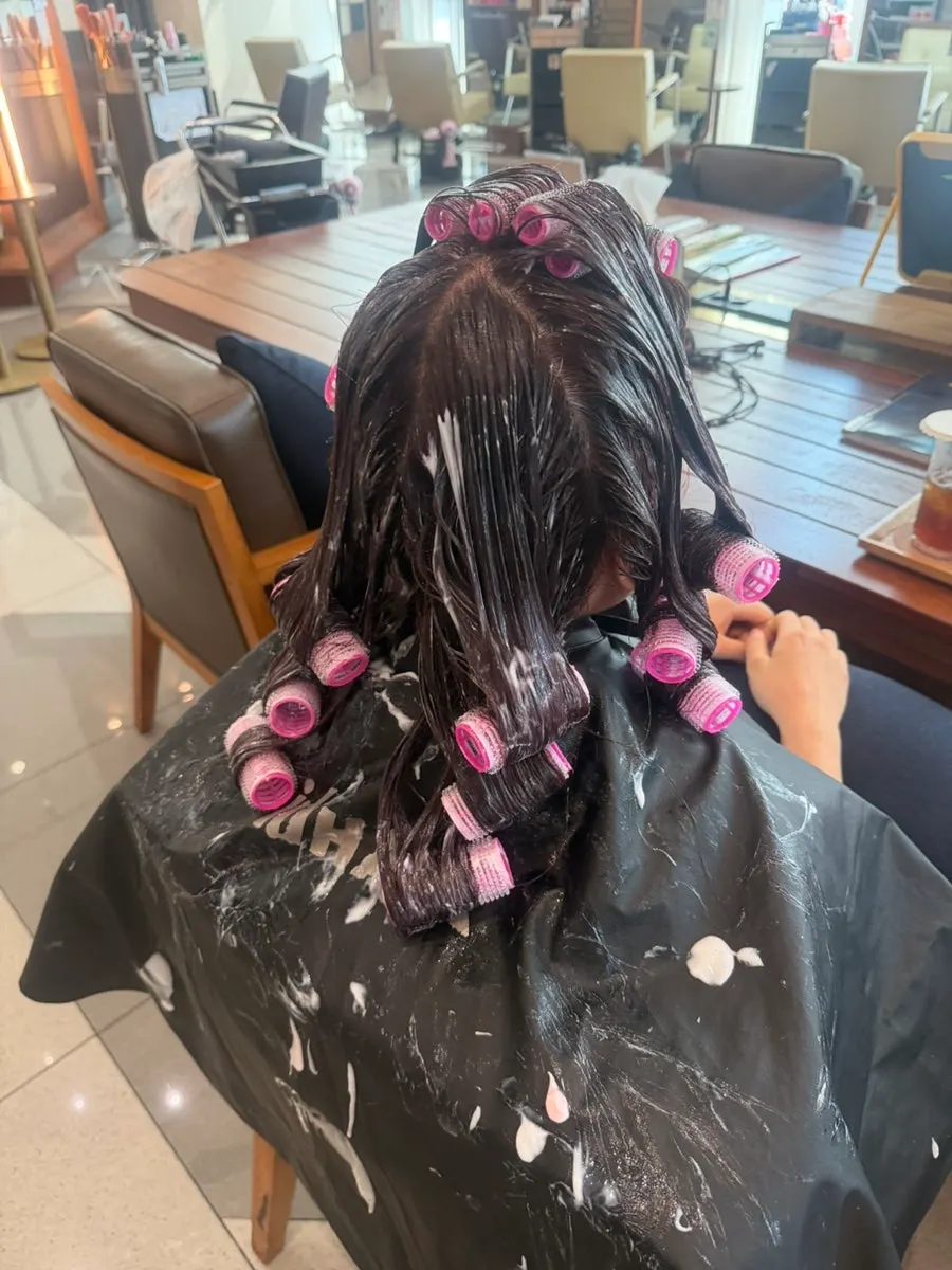 Calm, smooth result after volume magic straightening