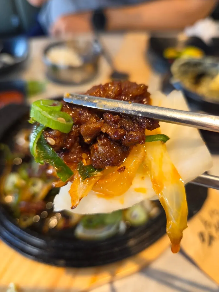 상추에 올린 석갈비 쌈