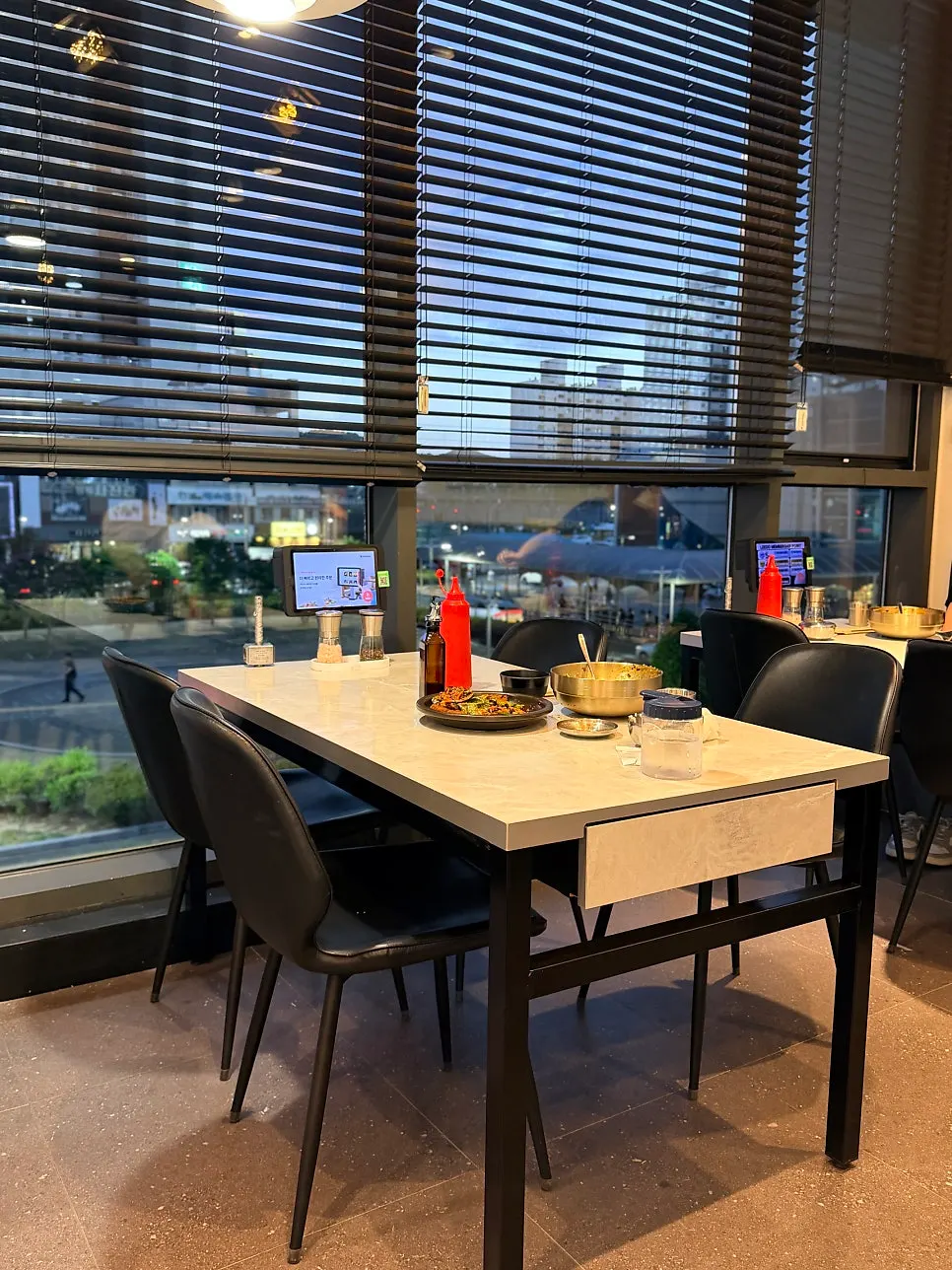 Idobonga dining hall with group seating