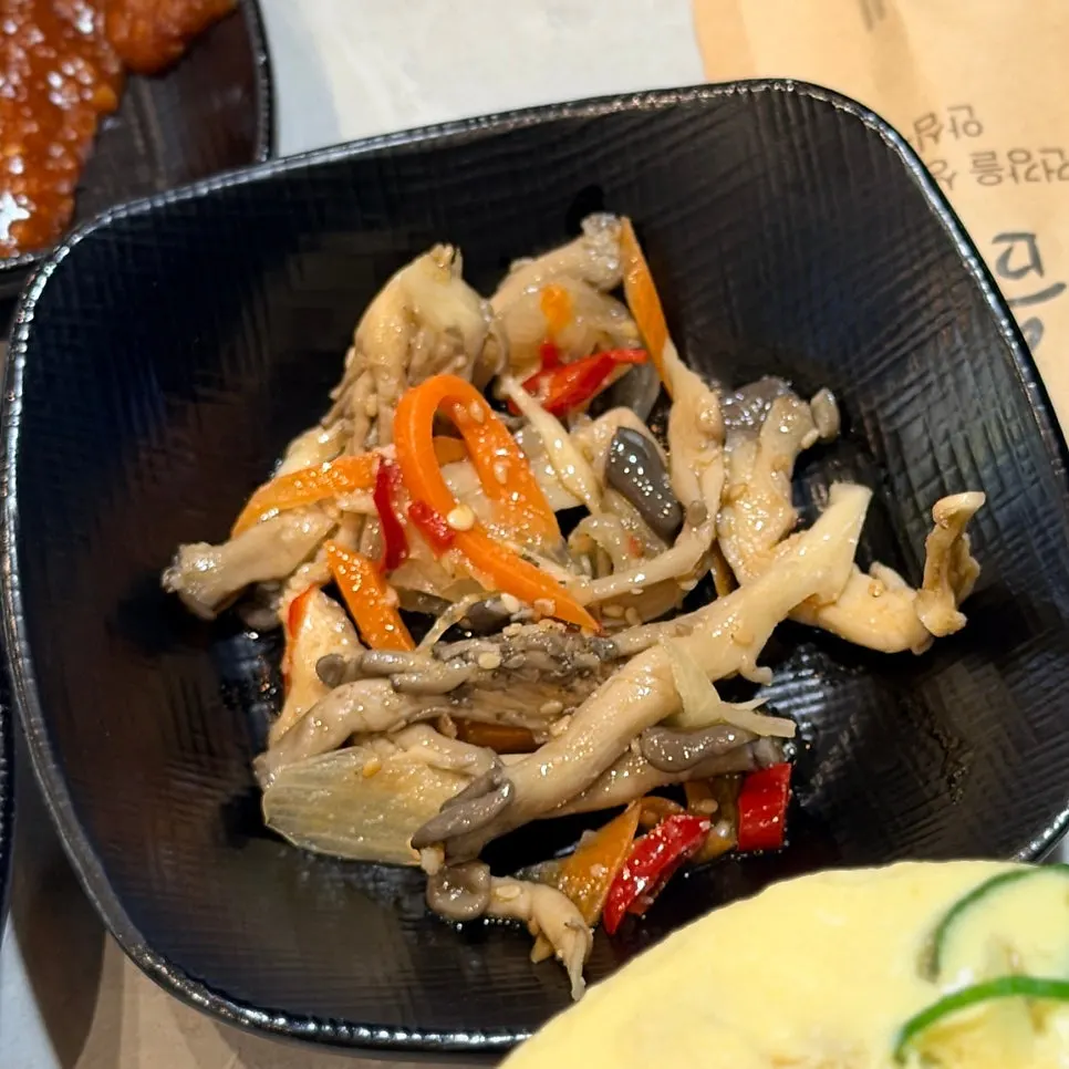 Stir-fried zucchini and braised quail egg side dishes