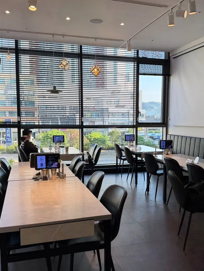 Dining hall at Idobonga with reserved tables