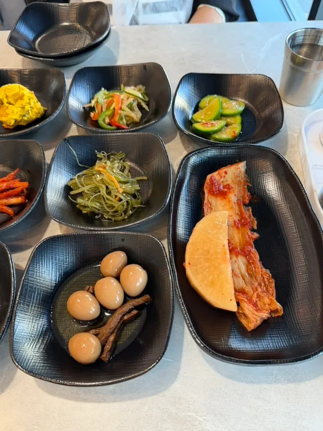 Assorted basic side dish plates