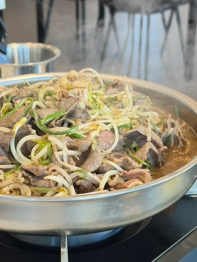 Bulgogi with rice cake and mushrooms