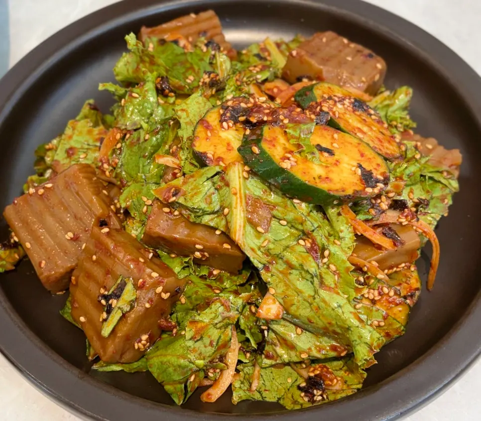 A plate of mukmuchim loaded with vegetables at Idobonga