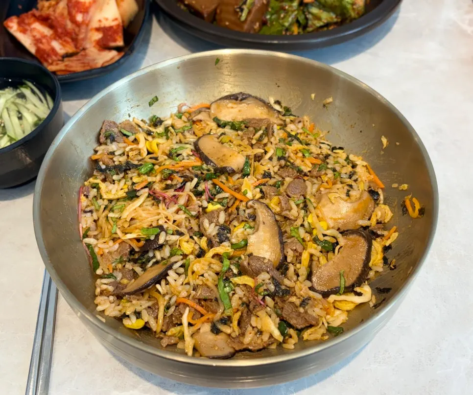 Chadolbak bibimbap topped with colorful ingredients