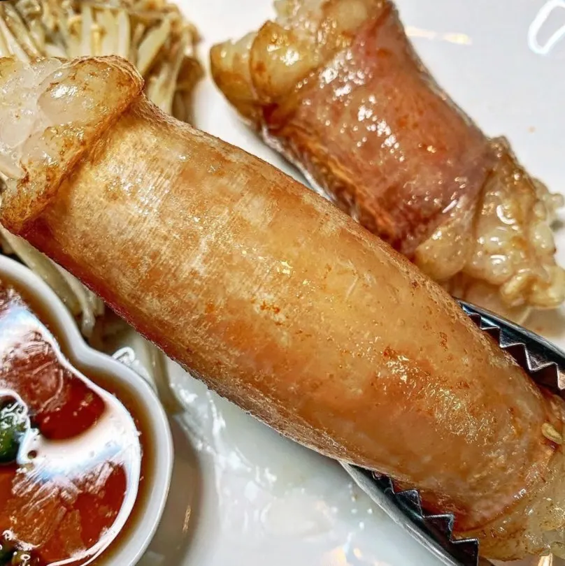 Daechang air-fried with enoki mushrooms