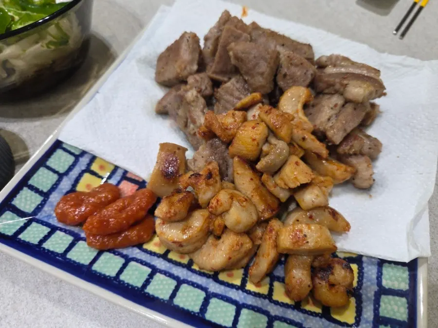 Makchang and gopchang grilled with pork neck