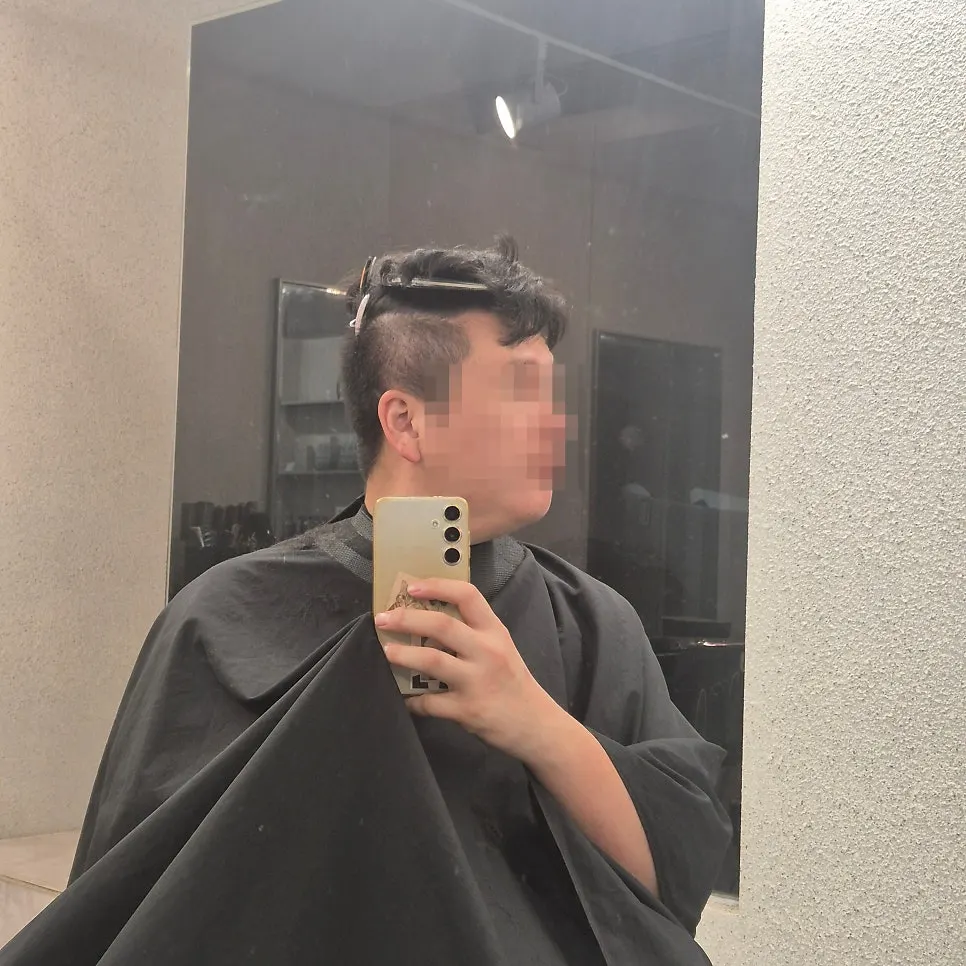 드롭컷 커트를 진행하는 모습