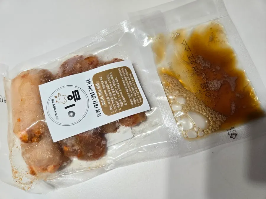 Contents of the Ieum Seasoned Teukyang and Daechang Grilled Set