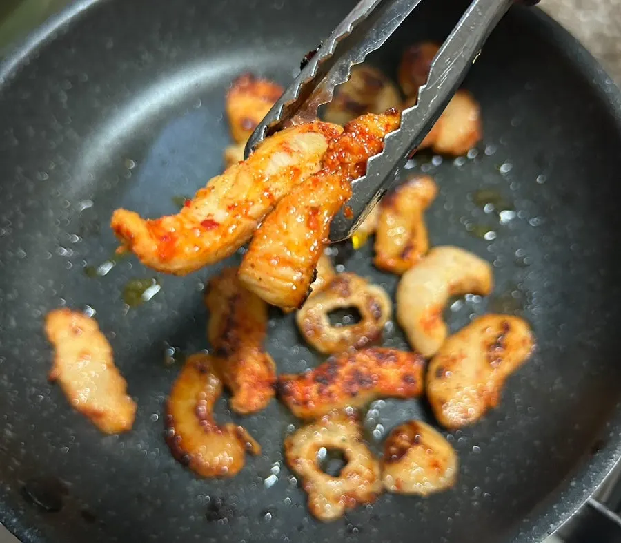 Thawed marinated premium omasum and daechang cooking in a frying pan
