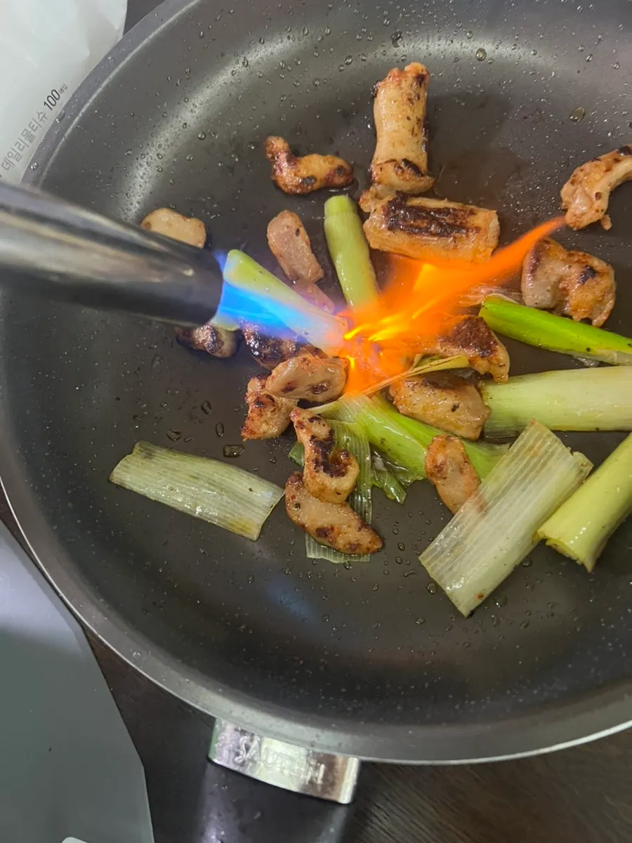 Seasoned premium tripe and large intestine with a torch-grilled exterior