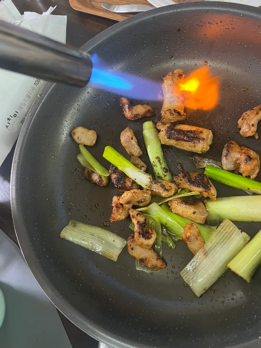 Premium tripe cooked with a pan and torch