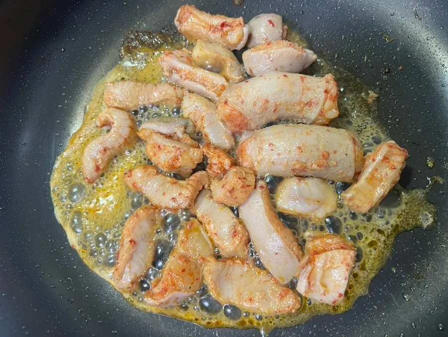 Seasoned premium tripe and large intestine cooked at home