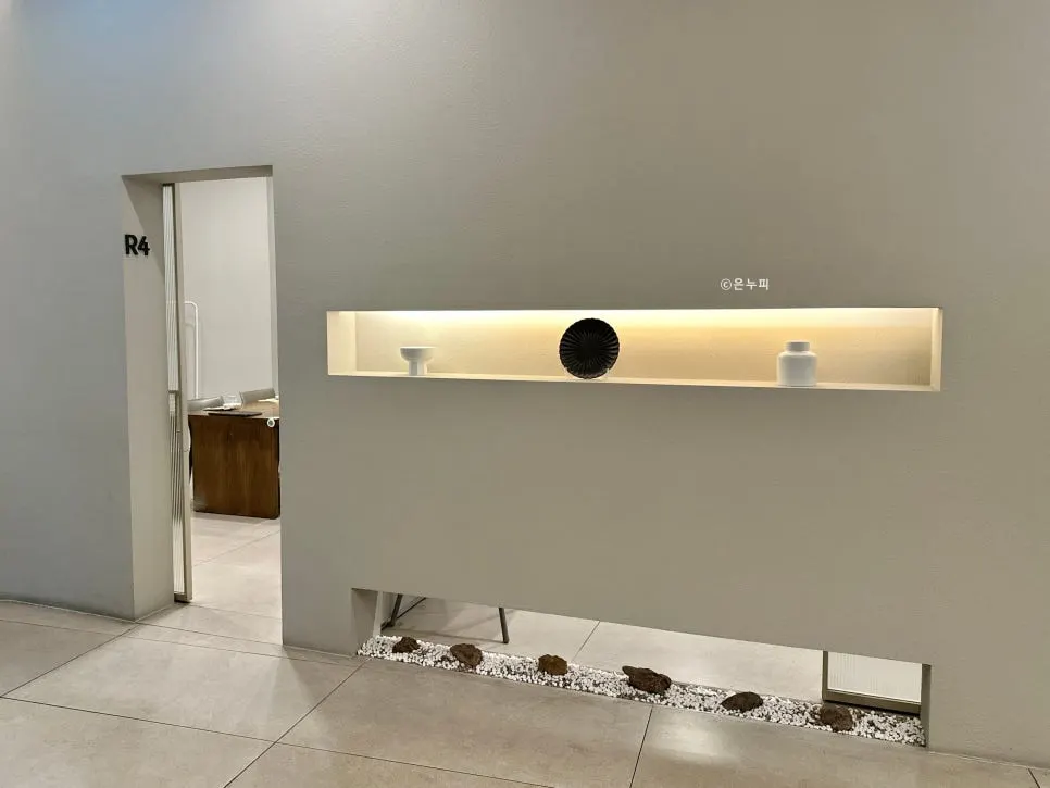 Entrance to the separate private room at Modam Urban
