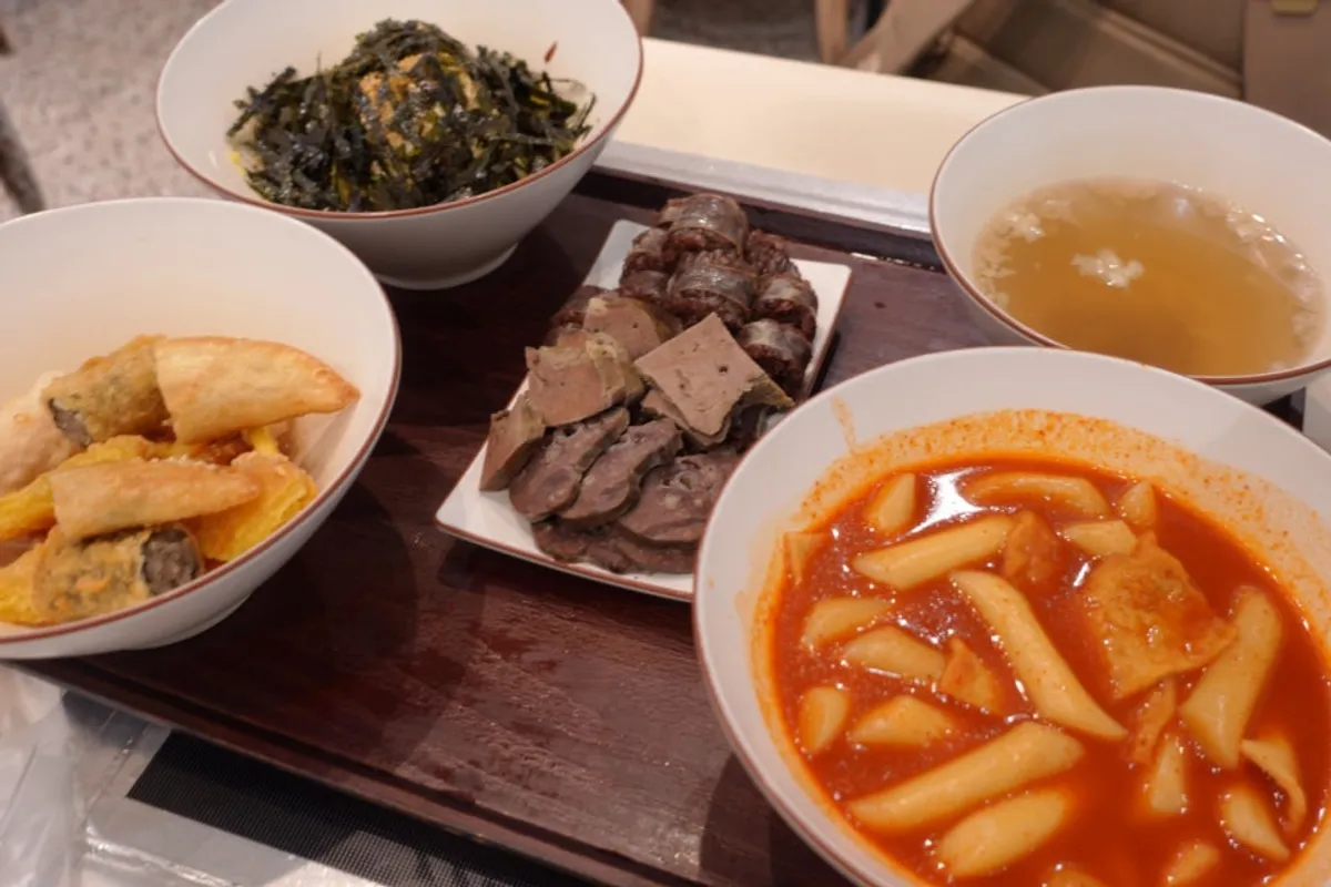A full spread of the Hyeonseon Set at Hyeonseonine Premium IFC Mall Branch