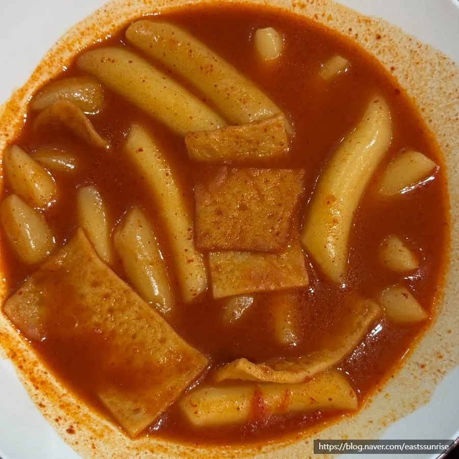 A bite of sauce-soaked wheat-flour tteokbokki