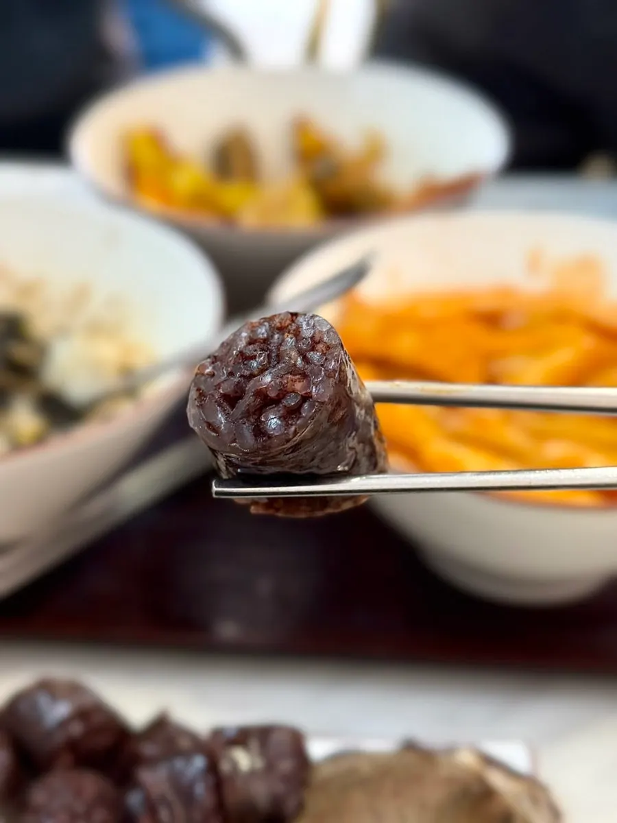 내장까지 함께 나온 순대 접시