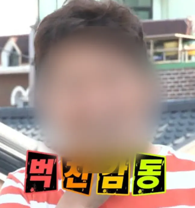 어묵으로 덮여 나온 따뜻한 순대 접시