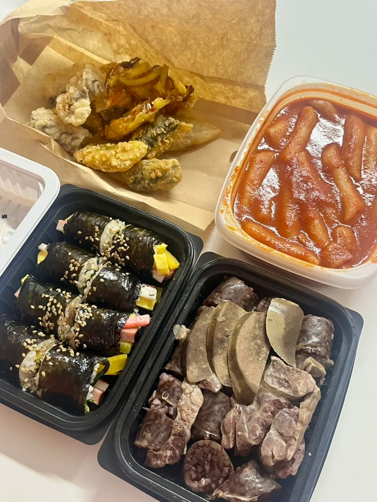 현선이 세트 떡볶이 순대 튀김 꼬마김밥 상차림