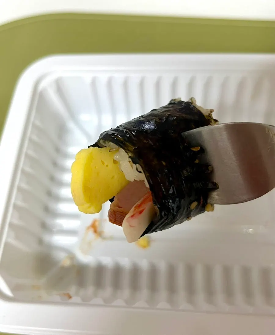햄 단무지 맛살이 든 꼬마김밥