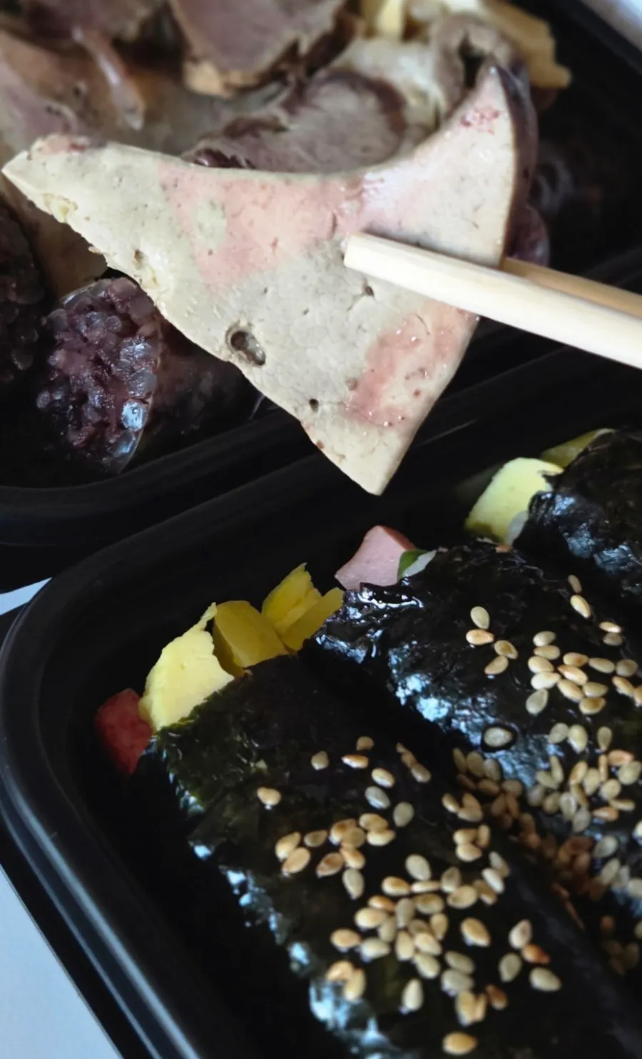 Cross-section of a crispy kimmari roll