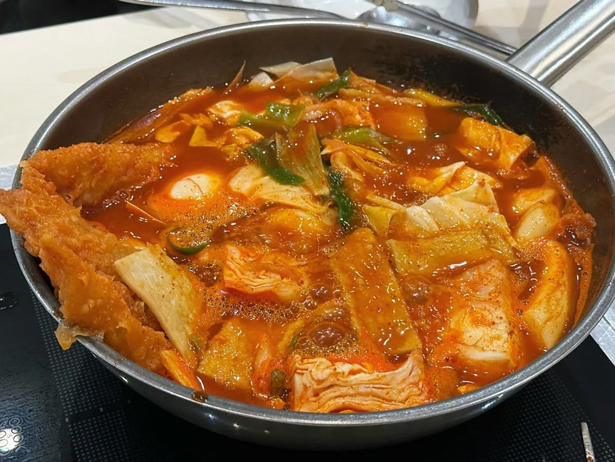 Instant tteokbokki table setting at Hyeonseonine Premium IFC Mall Branch