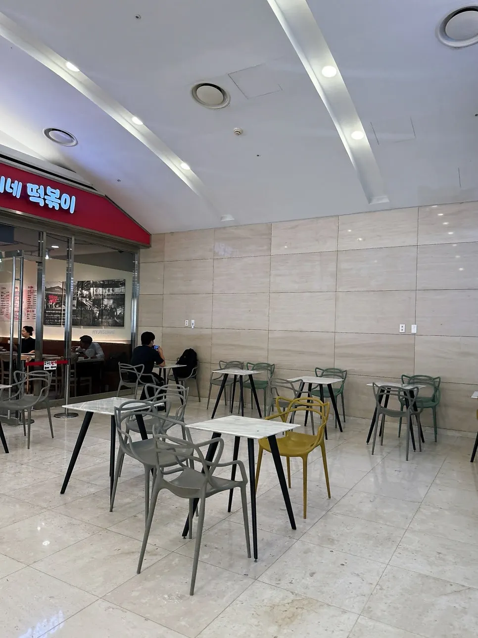 Exterior of Hyeonseonine Premium along the subway passage