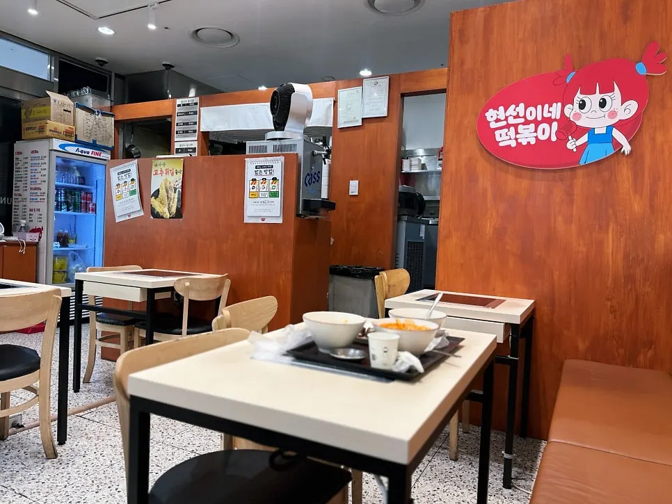 Indoor tables at Hyeonseonine Premium IFC Mall Branch