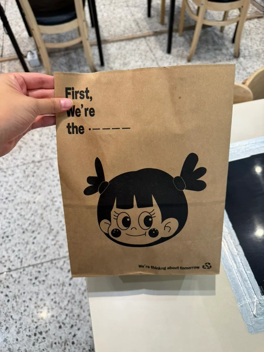 현선이네 매장 앞 야외 좌석