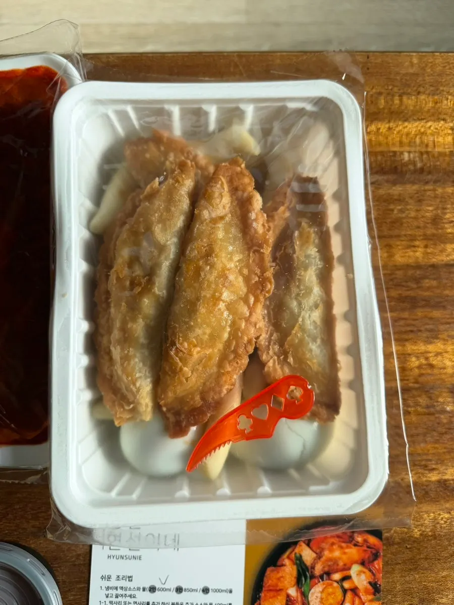 계란 2개와 야끼만두 4개가 포함된 세트 구성