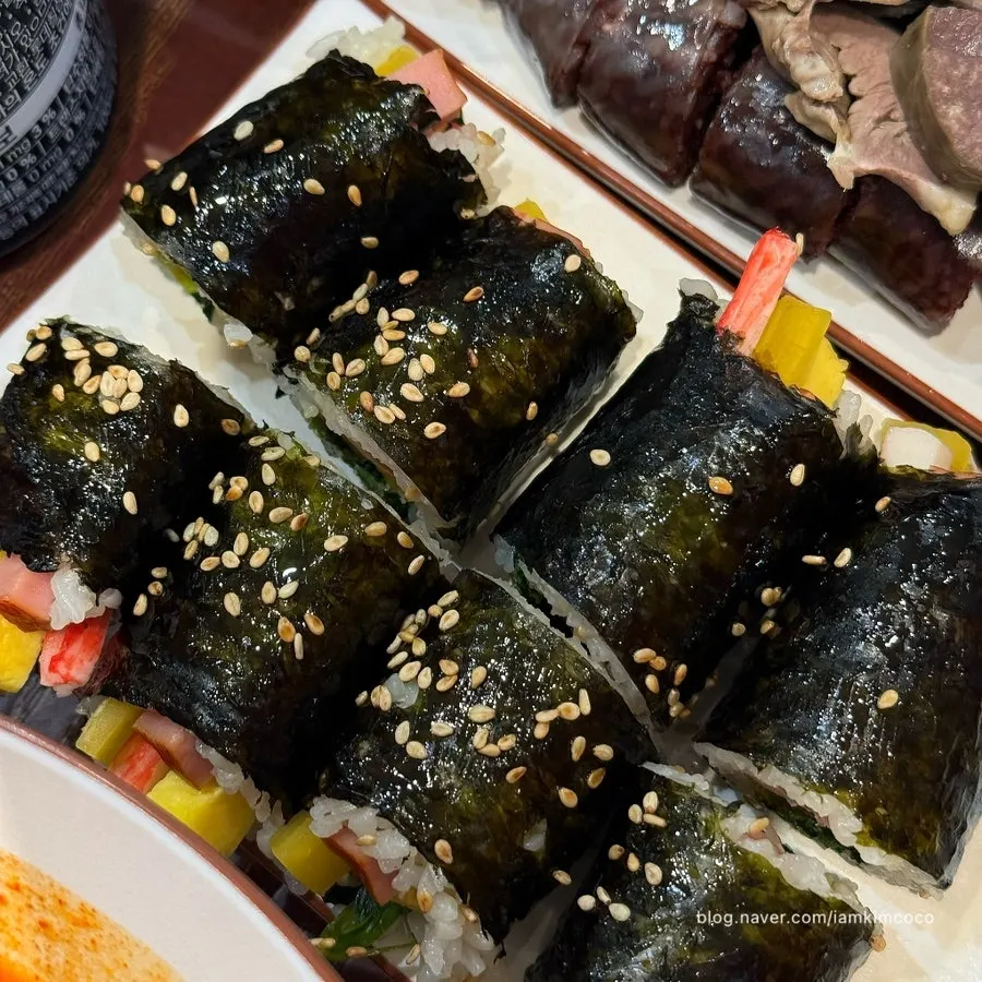 Gimbap served with the Hyeonseonine Set