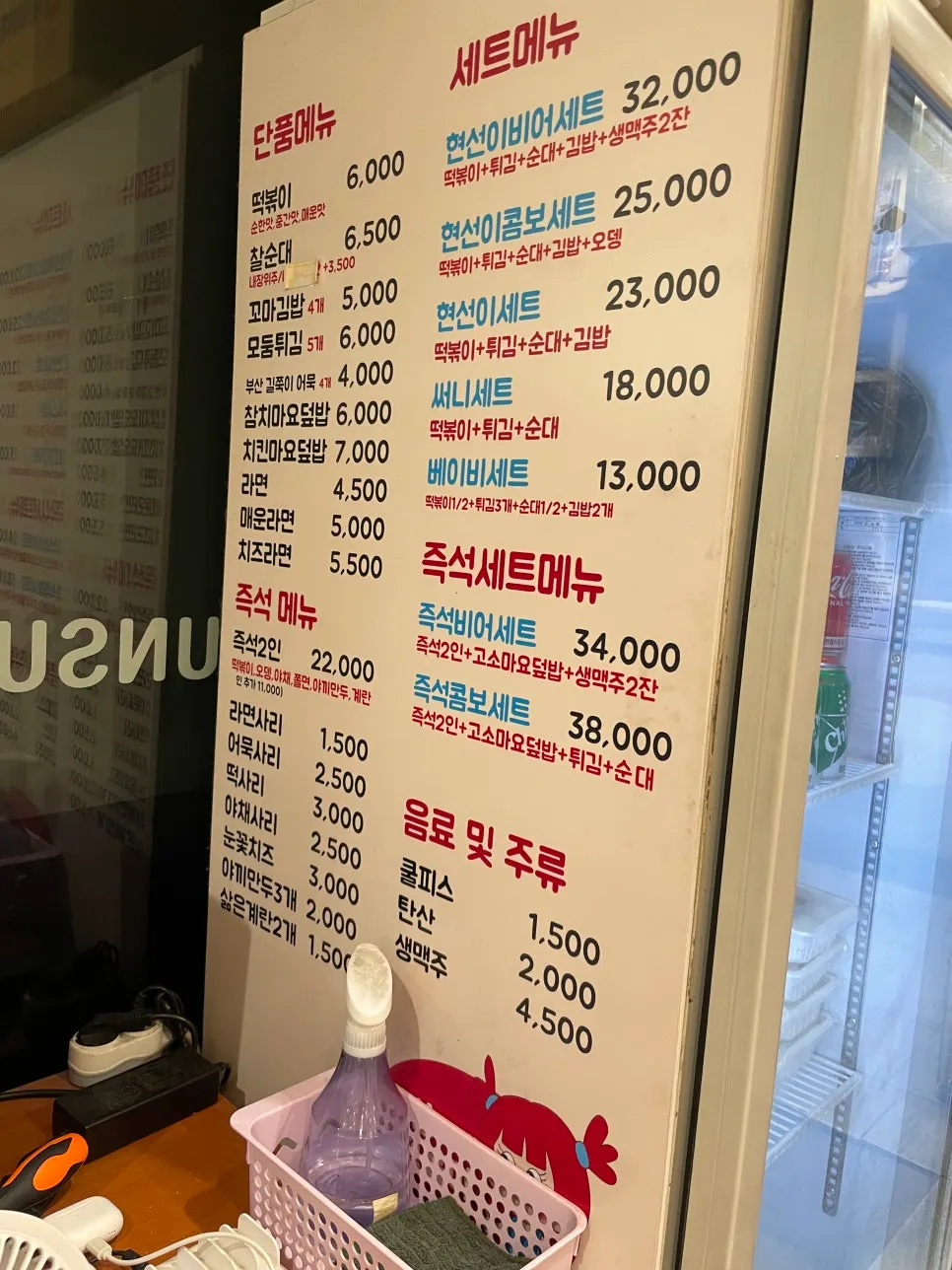 더현대서울과 지하도로 연결된 IFC몰 통로