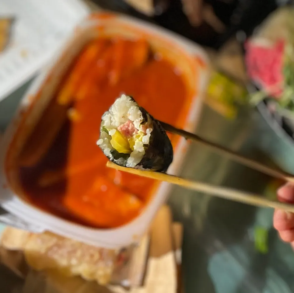 여의도한강공원에서 펼친 떡볶이 포장 한상