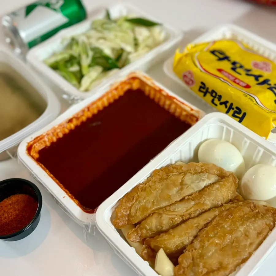 떡 어묵 야채 만두 계란 라면사리 포장 구성