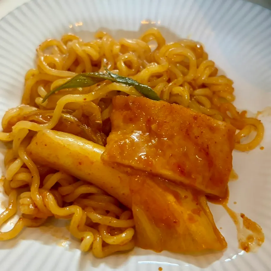 중간맛 즉석떡볶이와 맵기 조절용 고춧가루