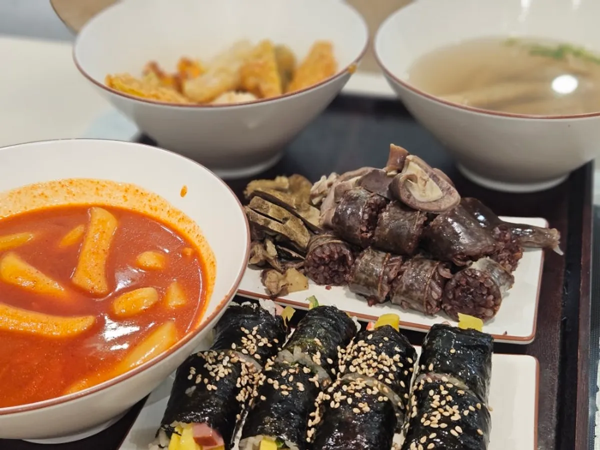 현선이세트와 제로사이다가 놓인 테이블