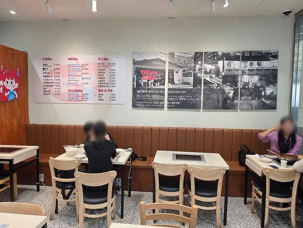 In-store seating at Hyeonseonine Premium IFC Mall Branch