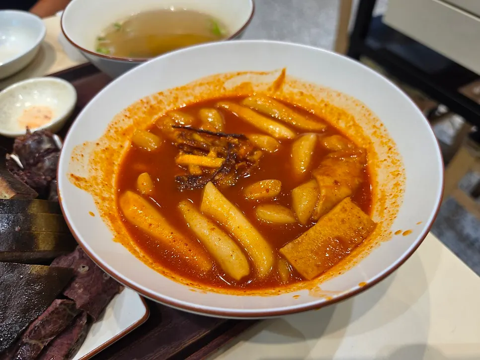 Close-up of chewy wheat rice cake tteokbokki