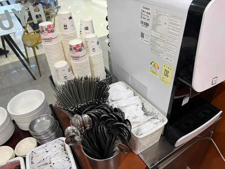 정리된 셀프바 코너