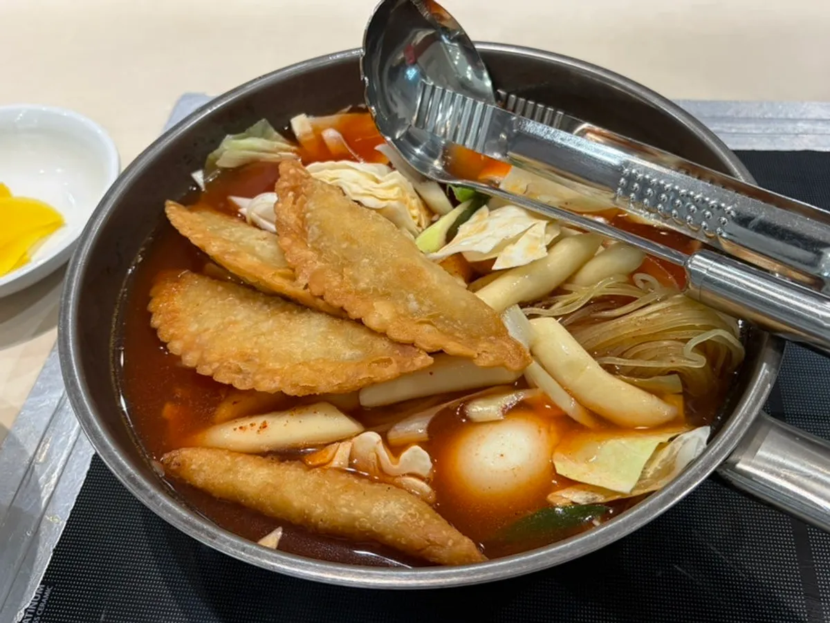 Pot of instant tteokbokki 2-person set before cooking